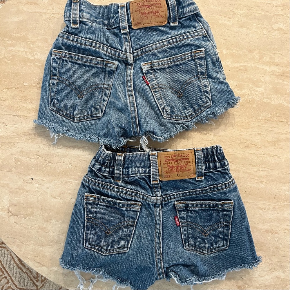 Sold out 🫶🏼 Vintage Levis size 6 cut off distressed shorts - Picture 8 of 12